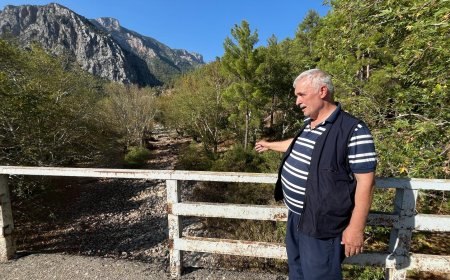 ANTALYA'nın Akseki ve İbradı ilçeleri sınırında bulunan Üzümdere Irmağı tamamen kurudu.