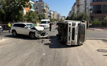 ANTALYA'da cip ile kamyonetin çarpıştığı kazada 2 sürücü yaralandı.