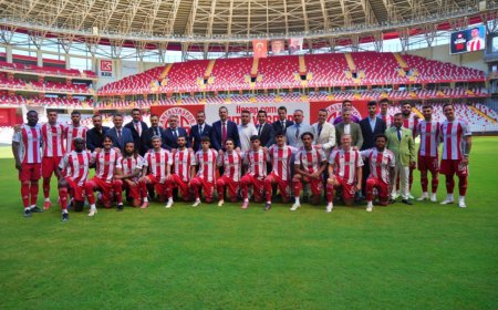 Antalyaspor Sezona Merhaba Dedi: Yeni Oyuncular Taraftarla Buluştu