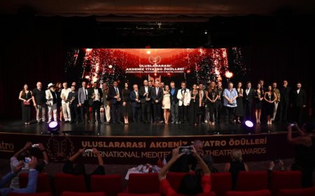 Uluslararası Akdeniz Tiyatro Ödülleri Görkemli Bir Törenle Sahiplerini Buldu