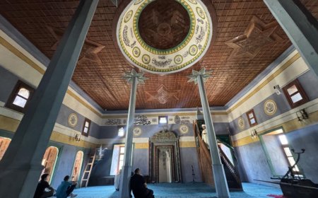 Sarıhacılar Köyü Camiinin 600 Yıllık Tarihi Eşyaları Akıbetini Bekliyor