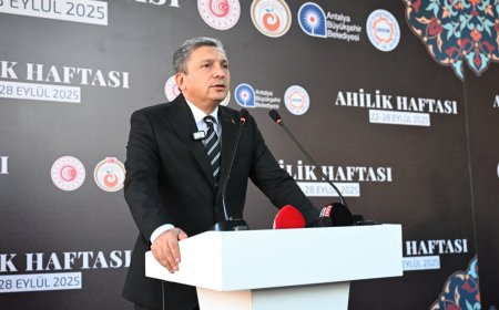 Antalya'da Ahilik Ruhu Kutlandı: Yılın Ahisi Üsame Çolak'a Kaftan Giydirildi