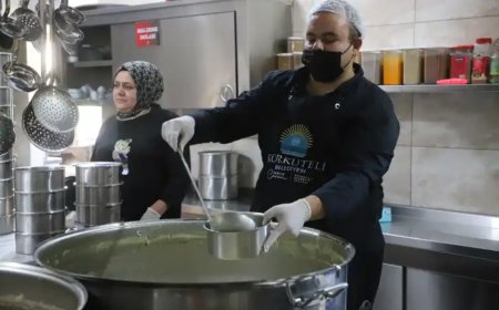 Korkuteli'nde Sıcak El: Aşevi, 258 Haneye Düzenli Yemek Hizmeti Veriyor