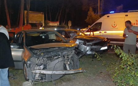 Manavgat'ta Feci Kaza: Kavşakta Çarpışan Otomobillerde 6 Kişi Yaralandı