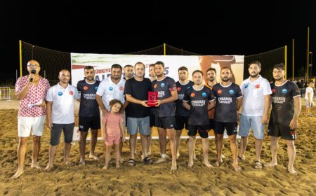 Manavgat Plaj Futbolu Ligi'nde Kupa Çimhan Sarılarspor'un Oldu!