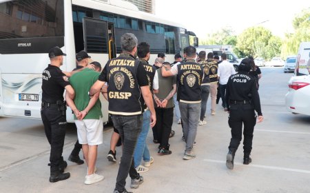 Antalya Merkezli Operasyon: 7 Şüpheli Yakalandı, 2 Tabanca ve Çok Sayıda Fişek Ele Geçirildi.