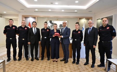 Antalya'da İtfaiyeye Güçlü Destek: Başkan Vekili Özdemir, Yeni Araç ve Personel Müjdelerini Verdi!