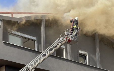 ANTALYA'nın Alanya ilçesinde bir binanın çatı katında çıkan yangın büyümeden söndürüldü.