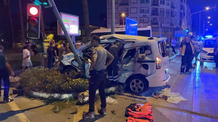 Gazipaşa'da Kırmızı Işık İhlali Kazaya Neden Oldu: 6 Yaralı