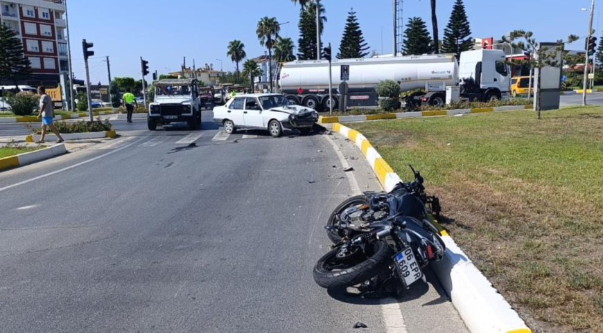 Manavgat'ta Kaza: Otomobille Çarpışan Motosiklet Sürücüsü Ağır Yaralandı