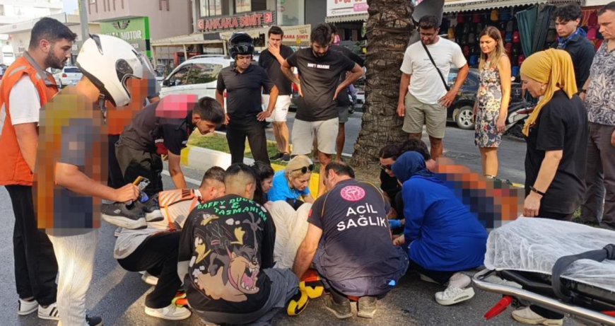 Manavgat'ta Feci Kurye Kazası: 1 Kişi Ağır Yaralandı, O Anlar Kamerada