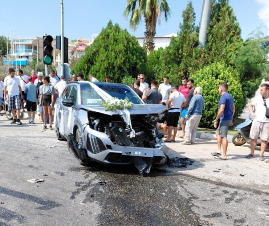 Kaş’ta Düğün Konvoyunda Kaza: Gelin Arabasına Çarpan Sürücü Yaralandı