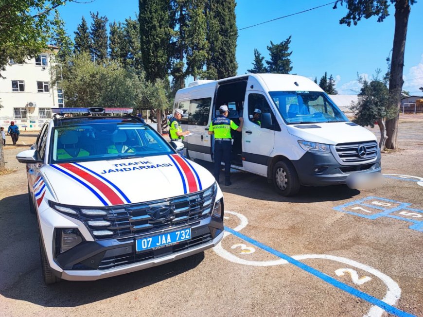 Antalya’da Okul Servis Araçlarına Jandarma Denetimi