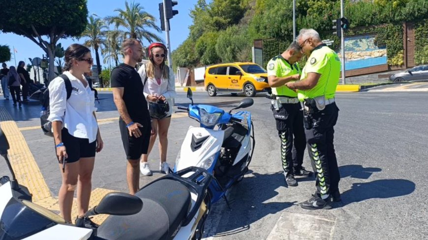 Manavgat'ta Motosiklet Kazası: Avusturyalı Turist Kazayı Hafif Yaralarla Atlattı