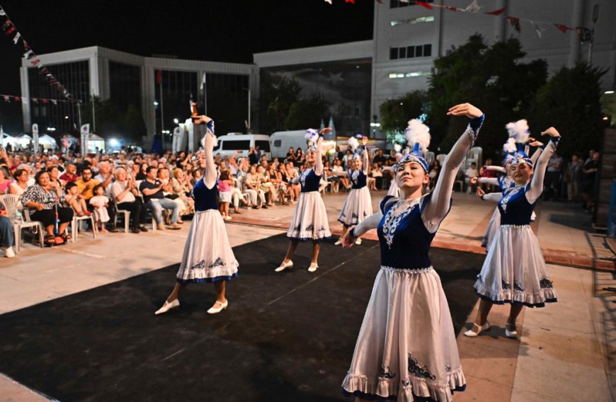 Muratpaşa'da Kültür Köprüsü: Yerleşik Yabancılar Festivalde Bir Araya Geldi