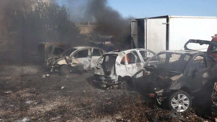 Antalya'da Yangın Korkuttu: 12 Araç Alevlere Teslim Oldu
