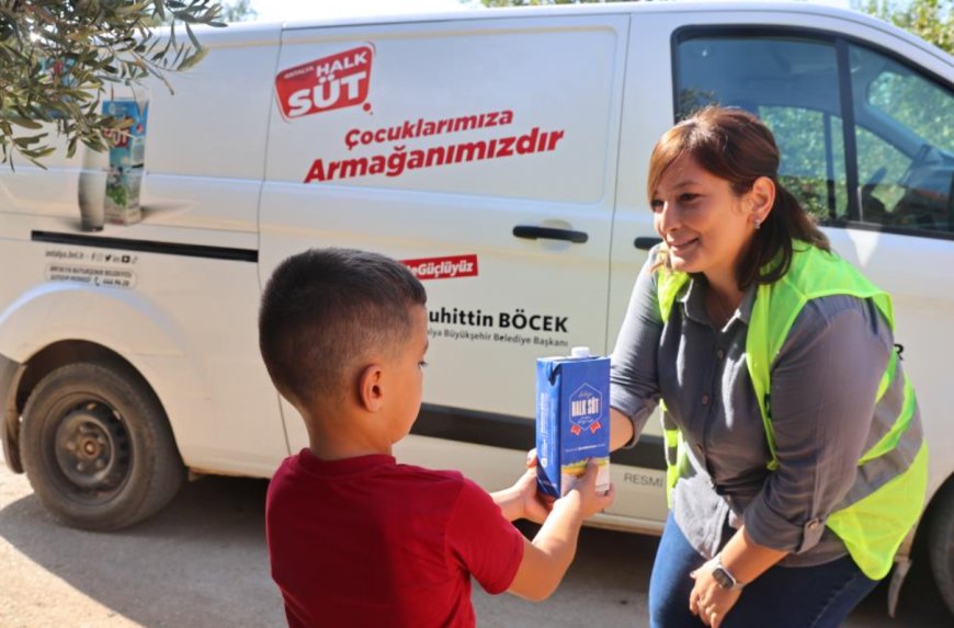 Antalya'da 525 Bin Litre Süt Miniklerle Buluştu: 'Halk Süt Projesi' Büyüyor