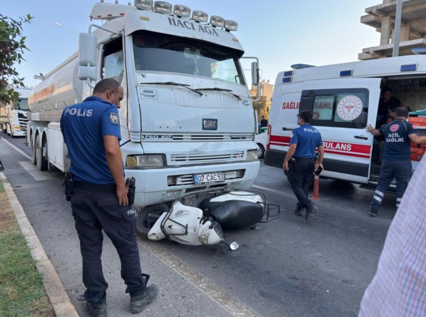 Gazipaşa'da Feci Kaza: Motosiklet Tankerle Çarpıştı, Anne ve İki Çocuğu Yaralı