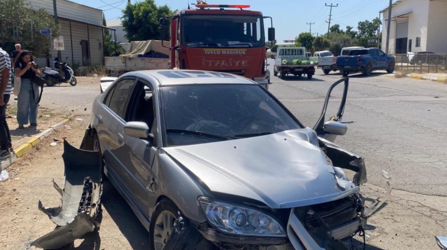 Antalya Aksu'da Kontrolden Çıkan Otomobil Büyük Hasara Yol Açtı