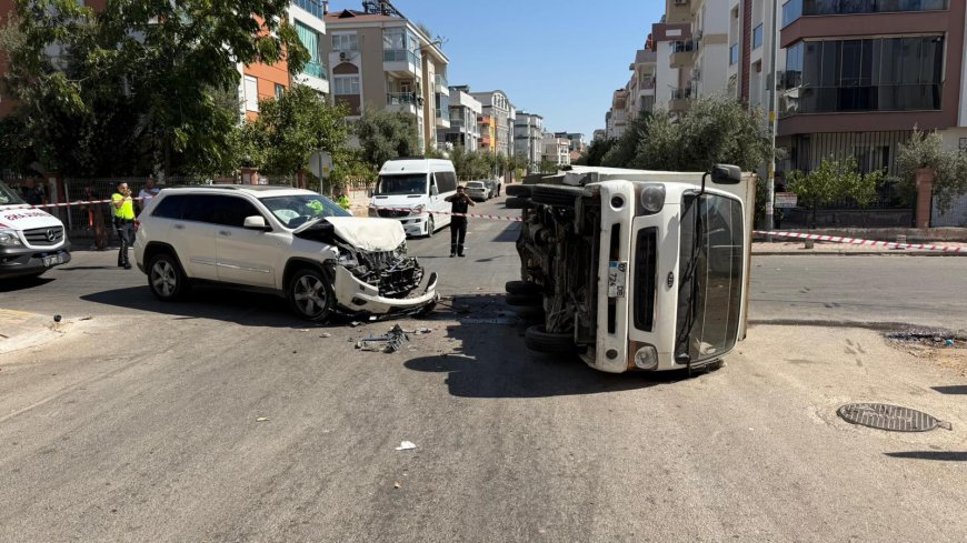 ANTALYA'da cip ile kamyonetin çarpıştığı kazada 2 sürücü yaralandı.