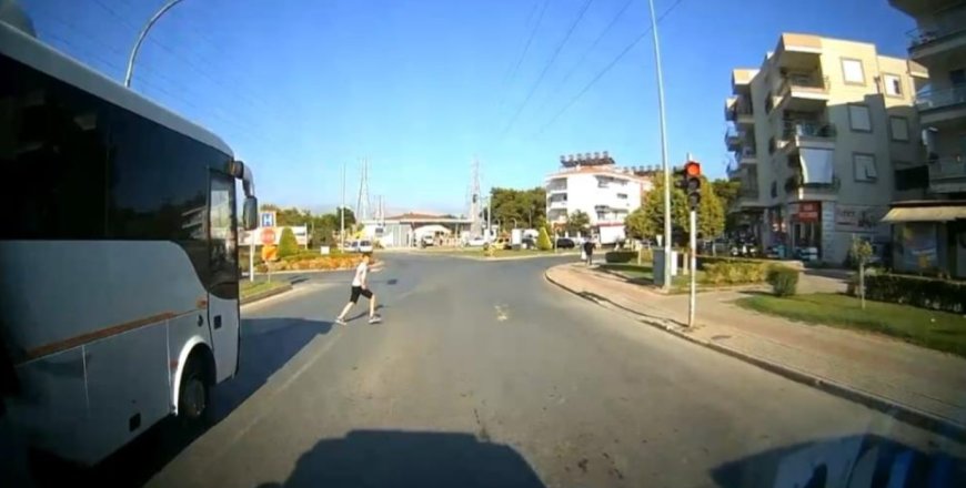 Manavgat'ta Hayat Kurtaran Sürücü: 1 Dakikada 2 Kazayı Önledi