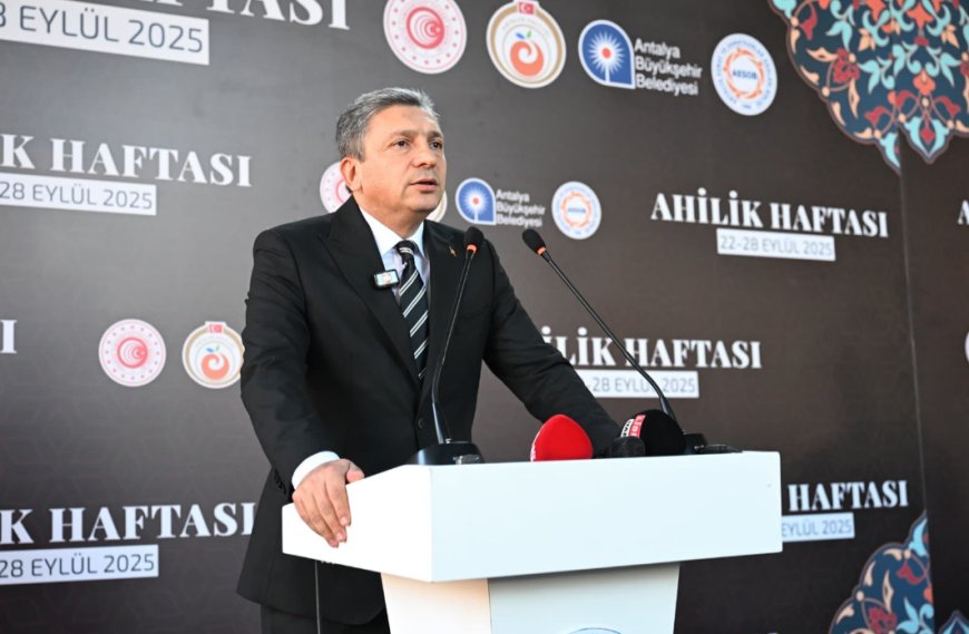 Antalya'da Ahilik Ruhu Kutlandı: Yılın Ahisi Üsame Çolak'a Kaftan Giydirildi