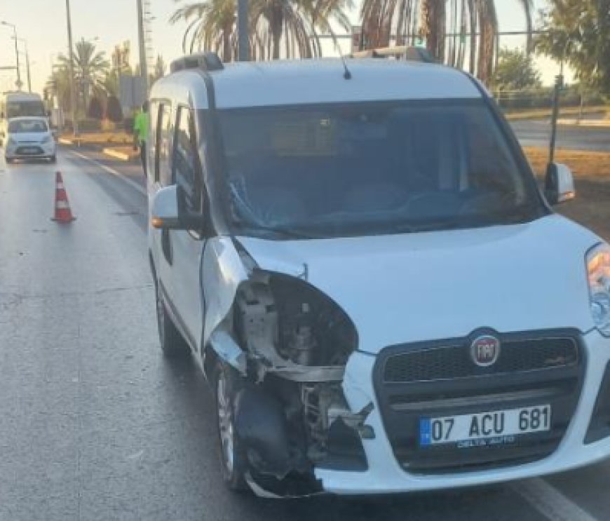 Manavgat'ta Trafik Kazası: Motosiklet Sürücüsü Kask Sayesinde Hayata Tutundu