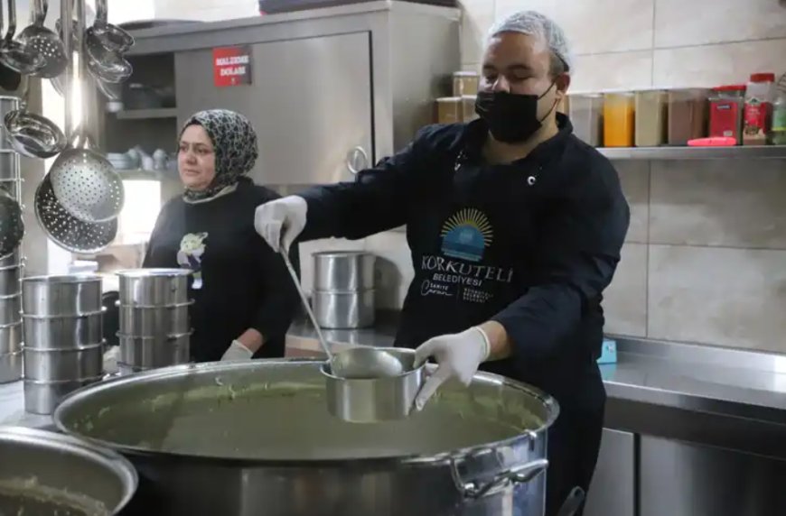 Korkuteli'nde Sıcak El: Aşevi, 258 Haneye Düzenli Yemek Hizmeti Veriyor