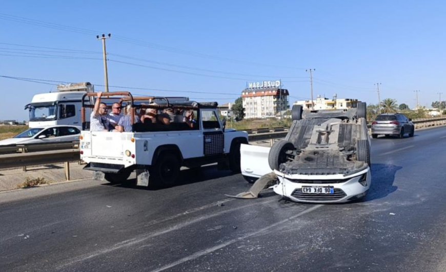 Manavgat'ta Kaza: Otomobilde Sıkışan Sürücü Hastaneye Kaldırıldı