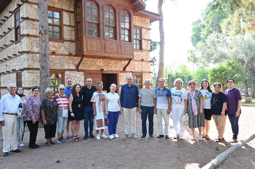 'Yaşlı Dostu Kepez' Hareketi Büyüyor: Başkan Kocagöz Gönüllülerle Buluştu