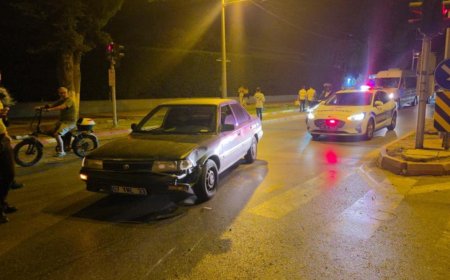 Muratpaşa'da Dikkatsizlik Kazayı Getirdi: Şerit Değiştiren Otomobil Motosiklete Çarptı, 1 Yaralı.