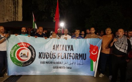 Antalya'da Yüzlerce Kişi Muratpaşa Camii'nde Toplandı: Küresel Sumud Filosu'na Müdahaleye Sert Tepki!