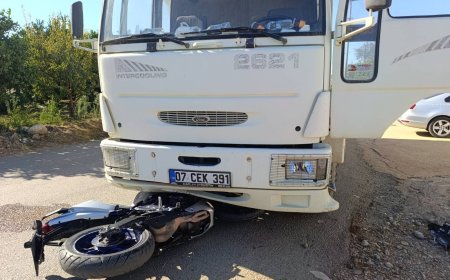 Serik'te Kamyonla Çarpışan Motosiklet Sürücüsü 20 Yaşındaki Genç Hayatını Kaybetti!