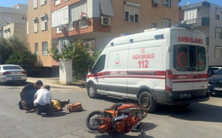 Manavgat Orhangazi Caddesi'nde Trafik Kazası: Motosiklet Sürücüsü Hastaneye Kaldırıldı.
