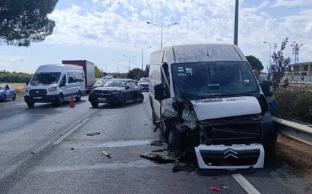 Manavgat'ta 1 Kilometrelik Alanda 4 Zincirleme Kaza.