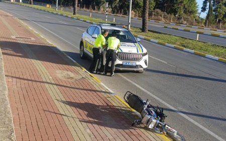 Manavgat'ta Motosikletli Kaza Yaptı, Yaralı Kaçtı.