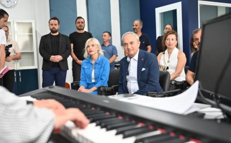 Kepez Belediyesi'nden Liseye Yeni Müzik Sınıfı Desteği.