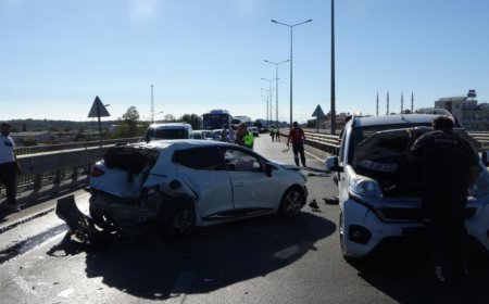 Manavgat'ta Tur Aracının Karıştığı Kazada 5 Kişi Yaralandı.