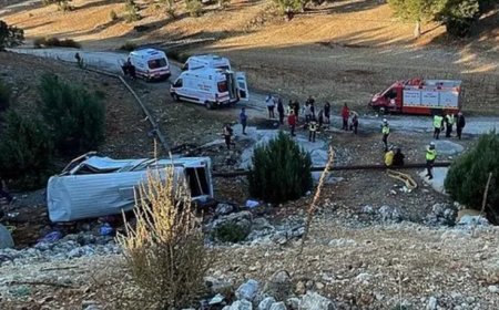 Mersin'de Tarım İşçilerini Taşıyan Minibüs Şarampole Uçtu: Ölü ve Yaralılar Var.