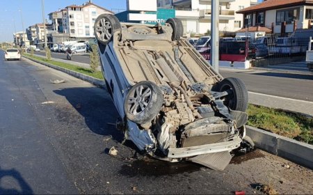 Manavgat'ta Tırla Çarpışan Araç Takla Attı: Sürücü Yaralı.