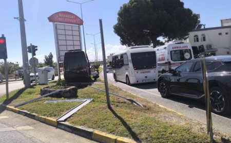 Manavgat Evrenseki Kavşağı'nda Turist Kazası: Yaralılar Hastanelere Kaldırıldı.