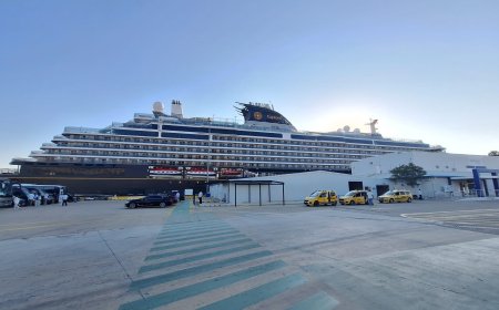 İngiliz, Alman ve ABD'li Turistler Antalya'da: Lüks Kruvaziyer Gemi Kıbrıs'a Uğurlandı.