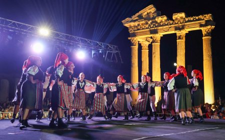 Manavgat’ta Sanat ve Barış Rüzgarı: 11 Ülkeden 500 Dansçı Tarihi Side'de Sahne Aldı.
