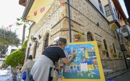 Antalya'da sanatın kalbi Kaleiçi'nde attı