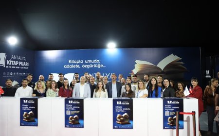 Antalya Kitap Fuarı Ziyaretçi Rekoru Kırdı: 10 Günde 1 Milyon 103 Bin Kişi Kitapla Buluştu!