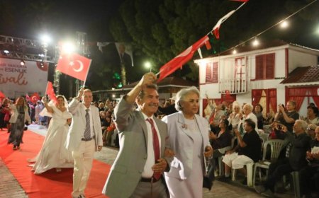 Kepez'de Yaşlılık Festivali'ne 'Zarafet' Damgası.