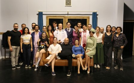Kepez'de Kahkaha Gecesi: "Kaç Baba Kaç" Sahneleniyor.