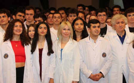 Akdeniz Üniversitesi'nde Hekimliğe İlk Adım Coşkusu