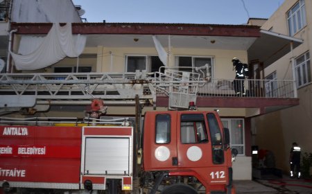 Antalya'da İtfaiye Görevlisi Yürekleri Fethetti