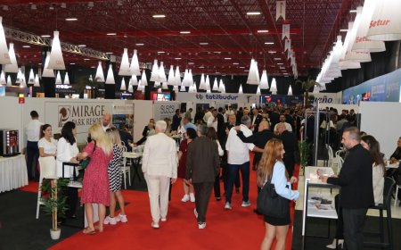 ATF25'te Sanat ve Turizm Kesişimi: 'Sahnede Bir Dünya' Sergisi İlgi Odağı Olacak.